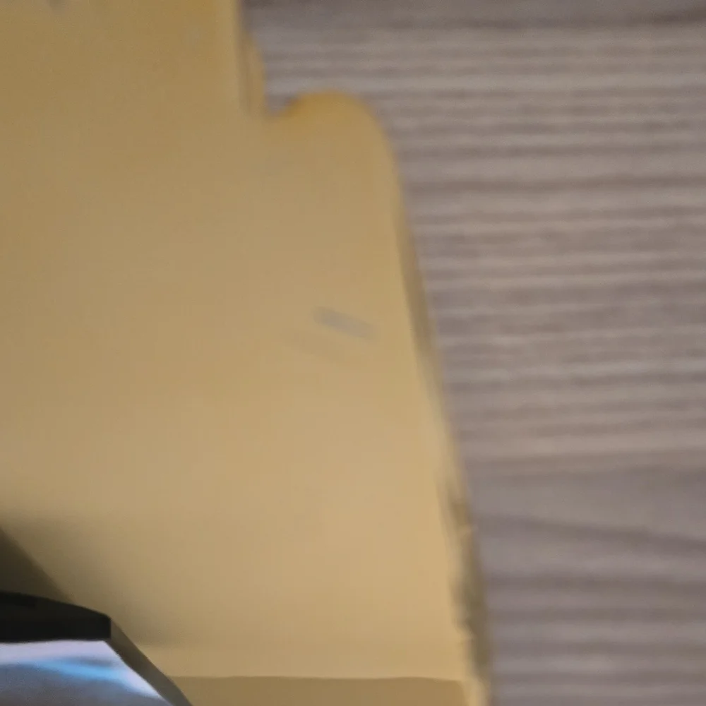 Hand Shaped Chain Crossbody Bag - Picture 5 of 9